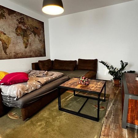 Industrial Apartment I 24Hr Self Check-In I Free Parking & Coffee 班斯卡-比斯特里察 外观 照片