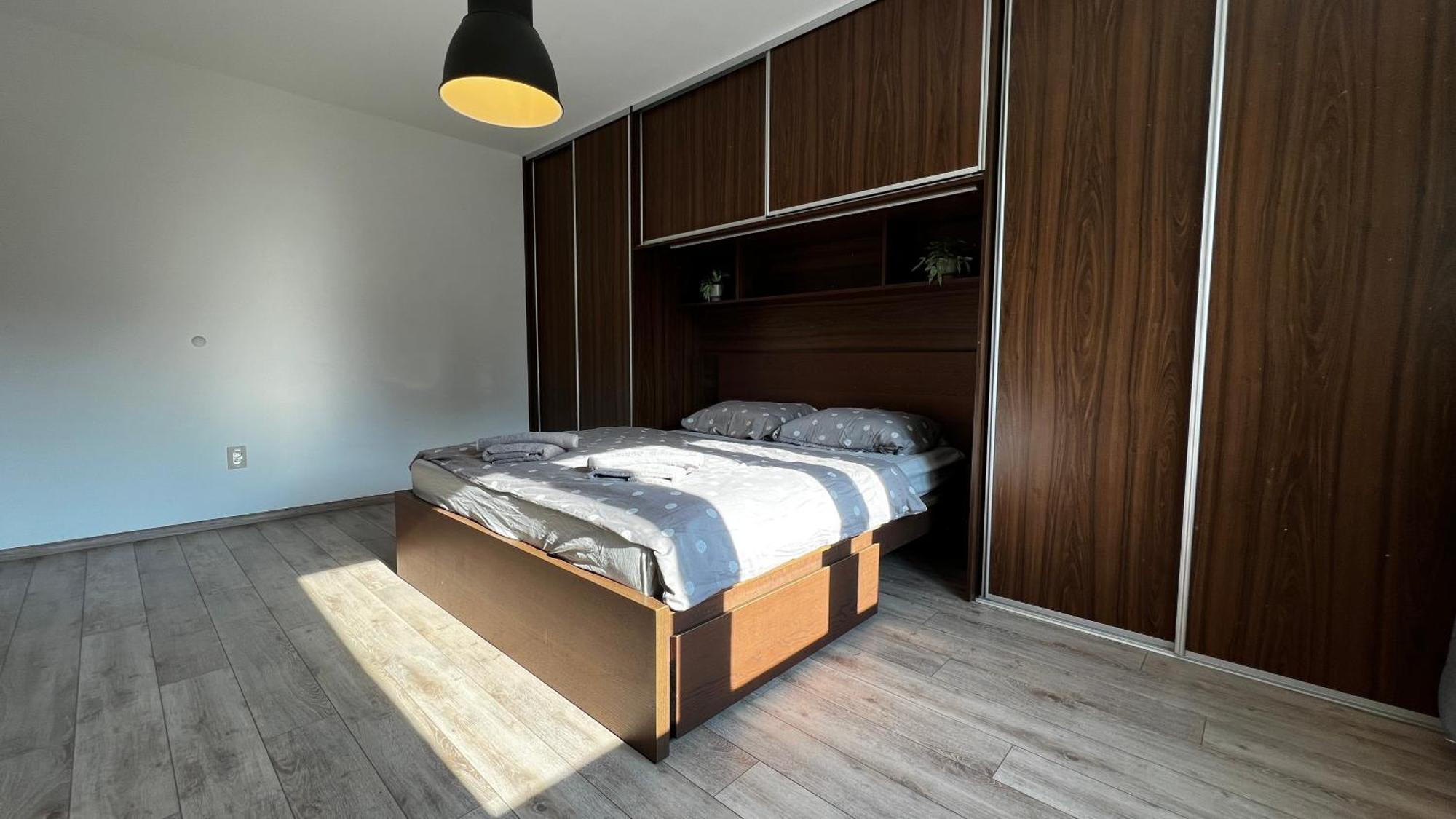 Industrial Apartment I 24Hr Self Check-In I Free Parking & Coffee 班斯卡-比斯特里察 外观 照片