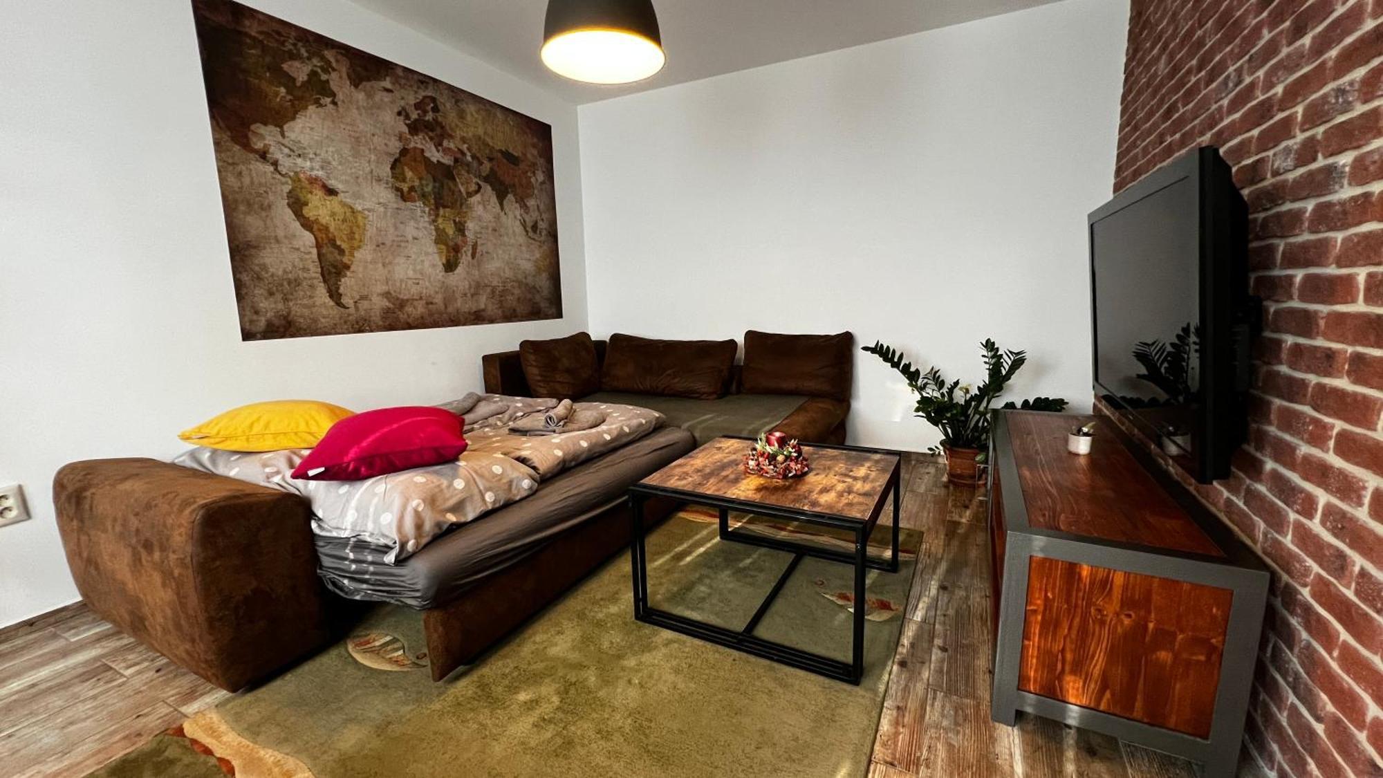 Industrial Apartment I 24Hr Self Check-In I Free Parking & Coffee 班斯卡-比斯特里察 外观 照片