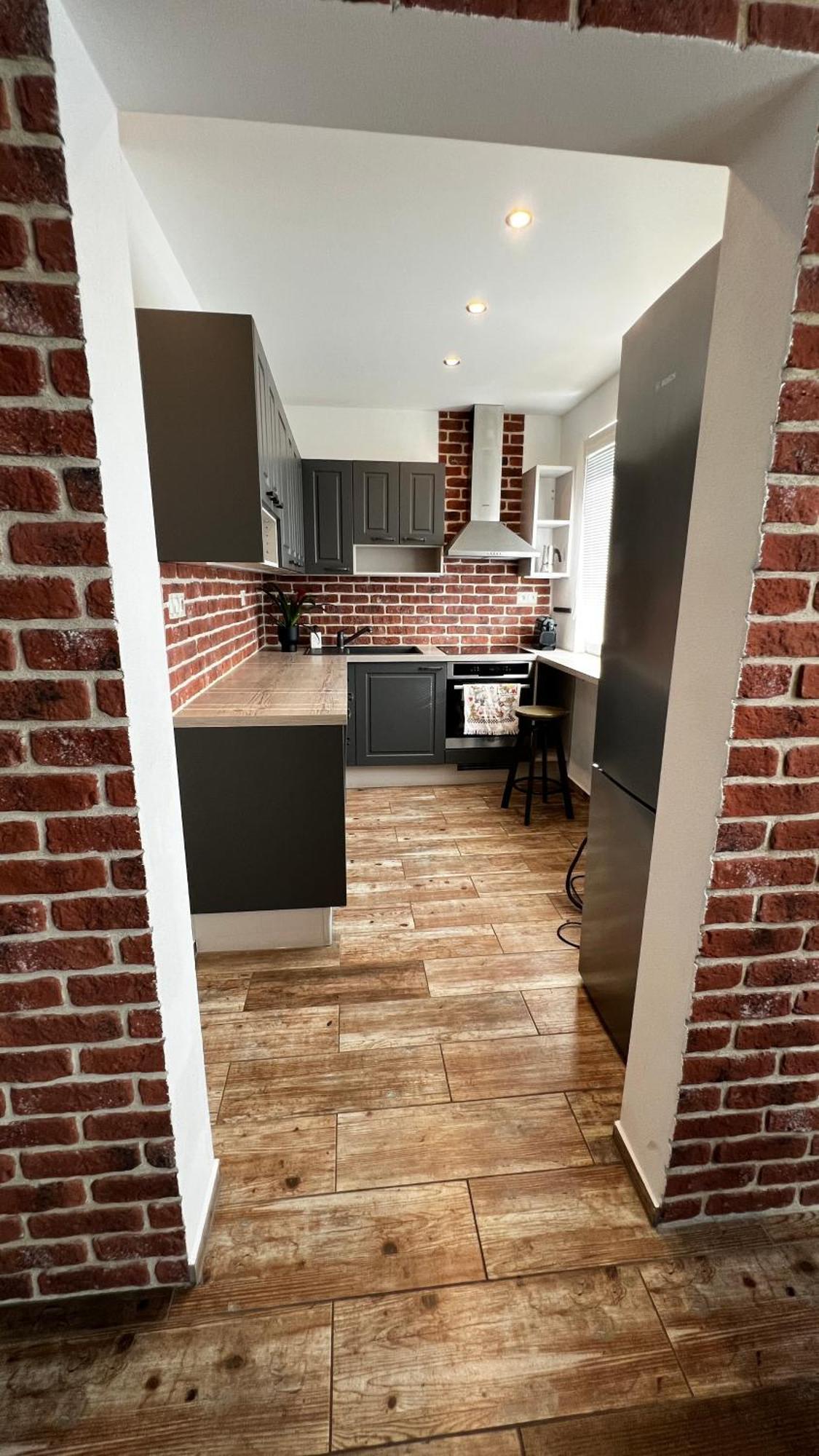 Industrial Apartment I 24Hr Self Check-In I Free Parking & Coffee 班斯卡-比斯特里察 外观 照片
