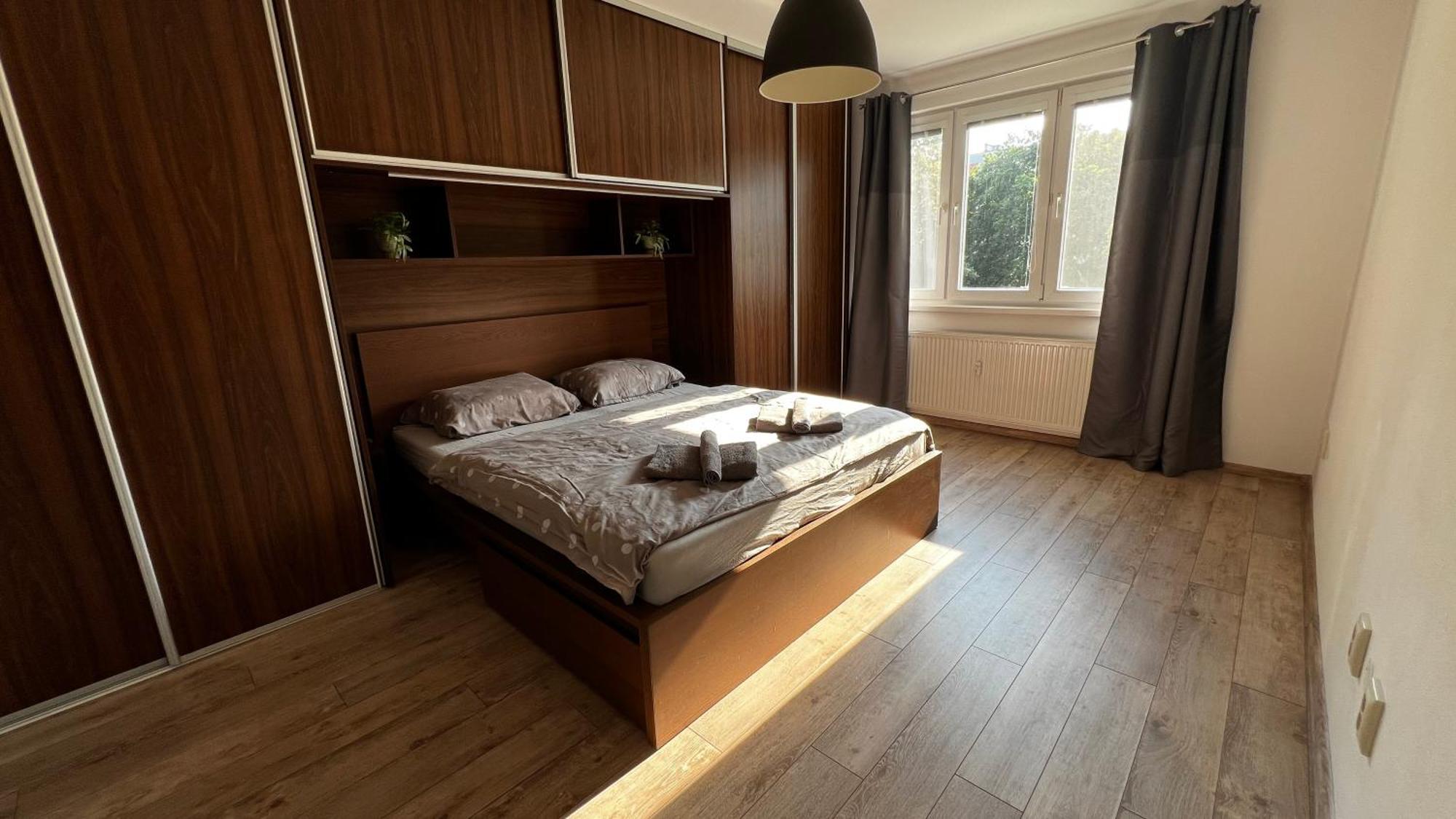 Industrial Apartment I 24Hr Self Check-In I Free Parking & Coffee 班斯卡-比斯特里察 外观 照片