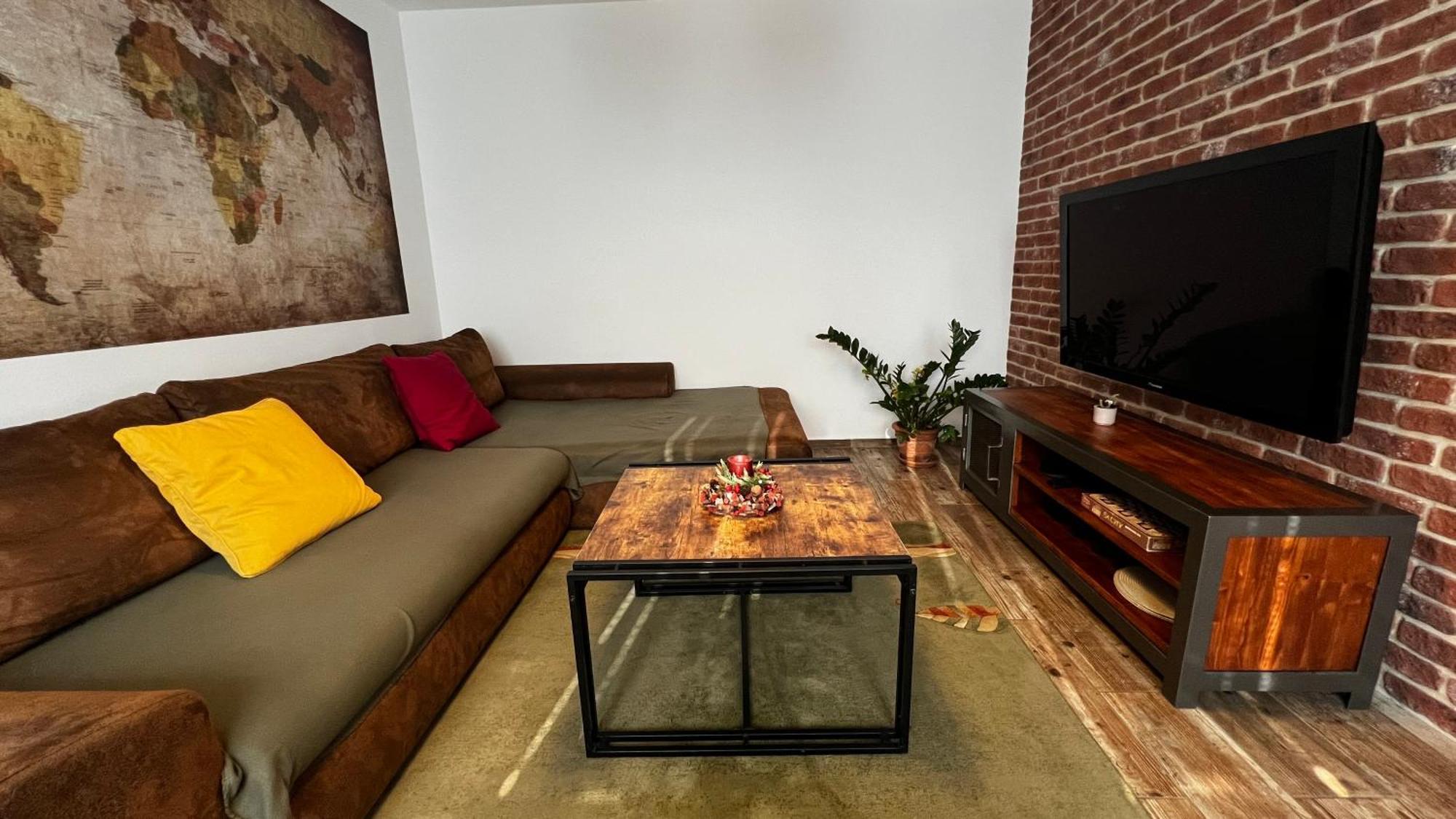 Industrial Apartment I 24Hr Self Check-In I Free Parking & Coffee 班斯卡-比斯特里察 外观 照片