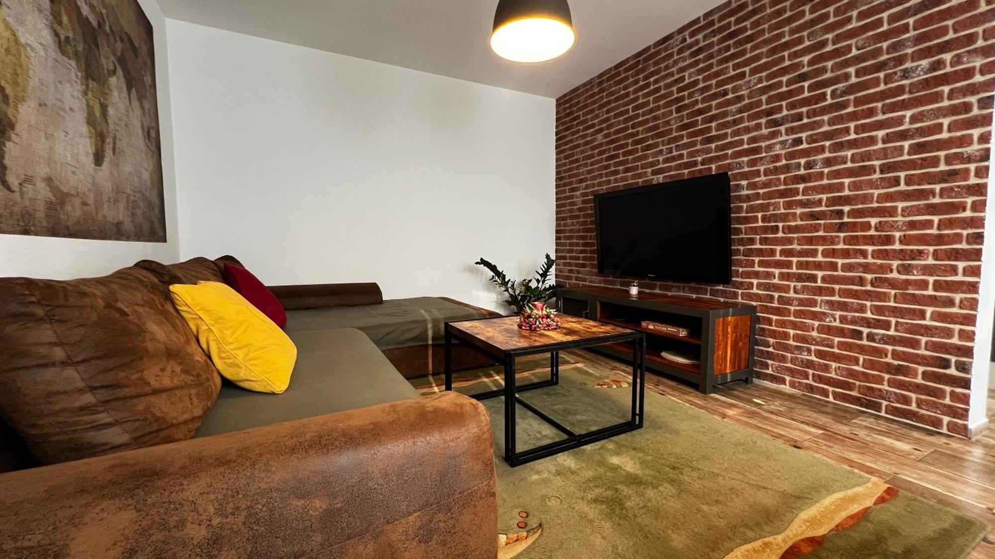 Industrial Apartment I 24Hr Self Check-In I Free Parking & Coffee 班斯卡-比斯特里察 外观 照片